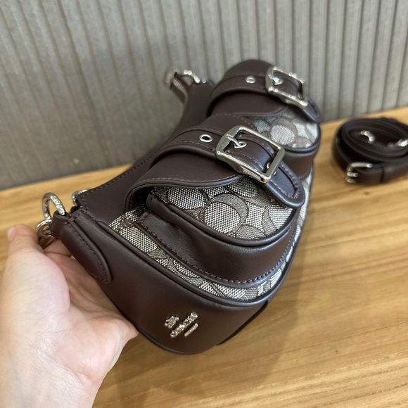 Coach Cbj00 Ashton Shoulder Bag, Jacquard Leather Maple Color - Picture 7 of 9